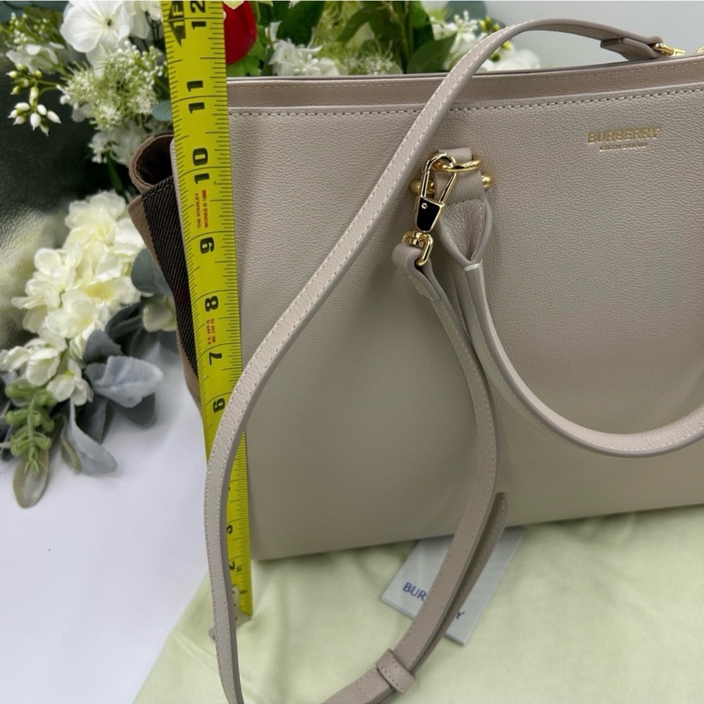 Women's Burberry large banwell canvas and leather satchel/shoulder bag NWT - Picture 16 of 16